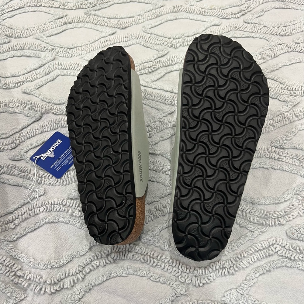 BNWT sandals - Picture 3 of 3